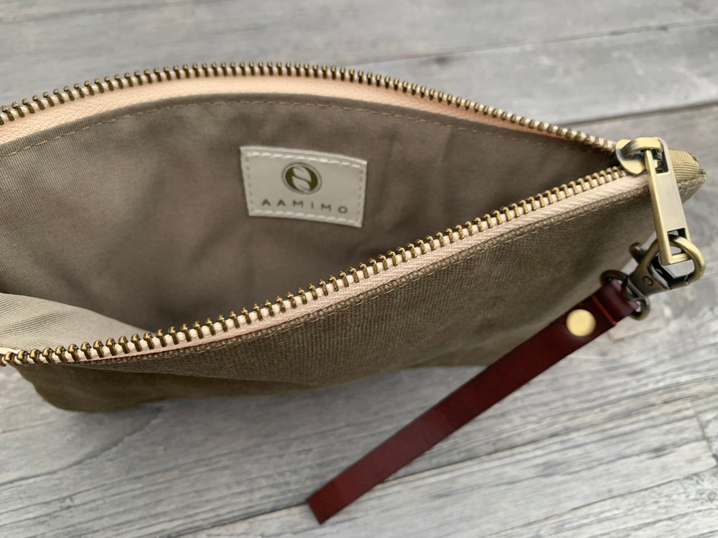 Grab-N-Go Wristlet in Black